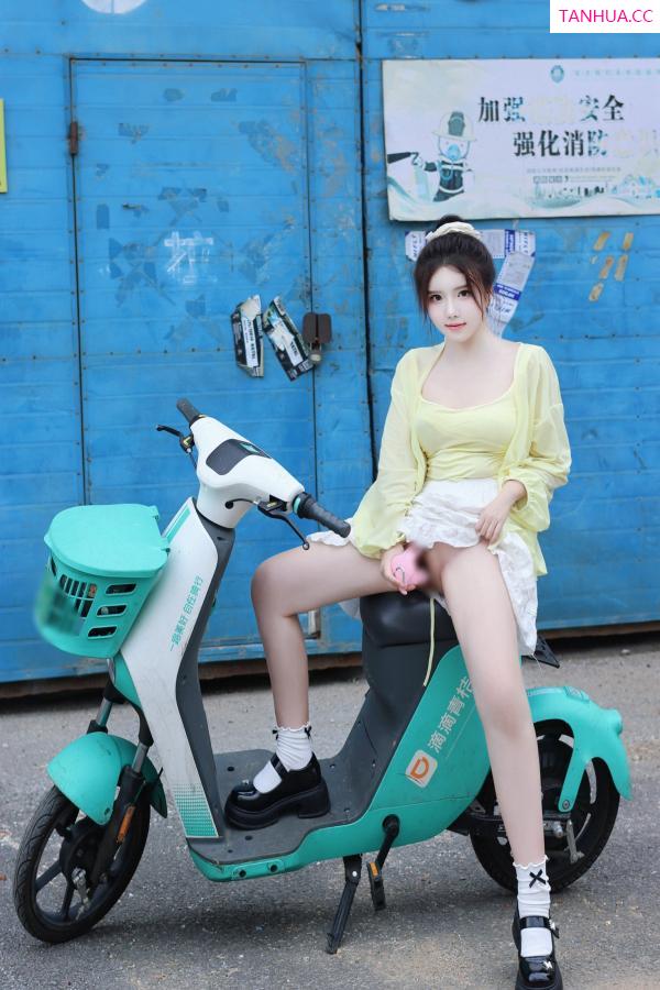   [XiuRen]高清写真图 2024.08.16 No.9024 小薯条nienie 美乳性感第50张图片